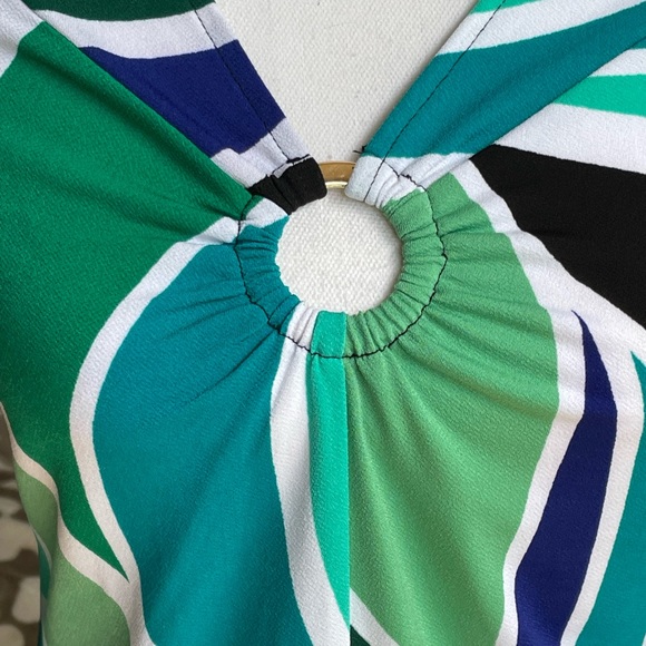 NWT Super cute, retro bare shoulder top - Picture 4 of 8